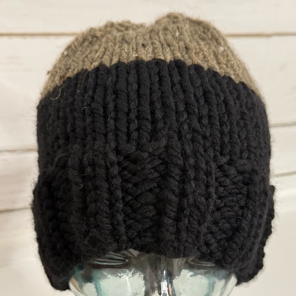 Hand-Knit Two Tone Beanie - Picture 4 of 10